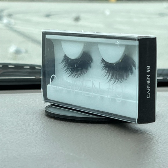 Huda Beauty Lashes - Picture 4 of 7